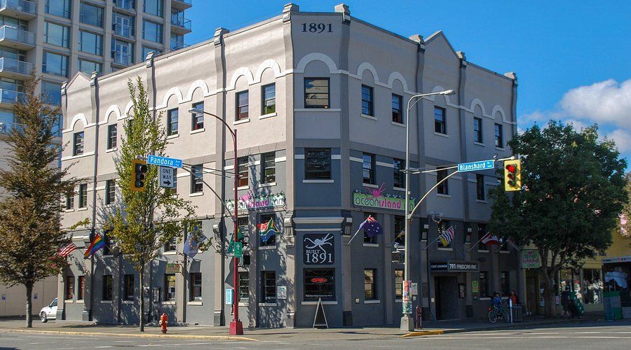 Ocean Island Inn social hostel downtown Victoria BC